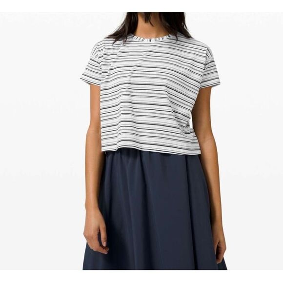 Lululemon Cates Tee, Cut Back Stripe White Black, SZ 4, EUC - Picture 3 of 6